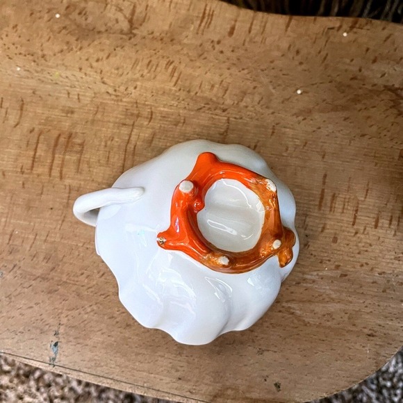 Italian Shell Pottery Footed Cup - Picture 3 of 4